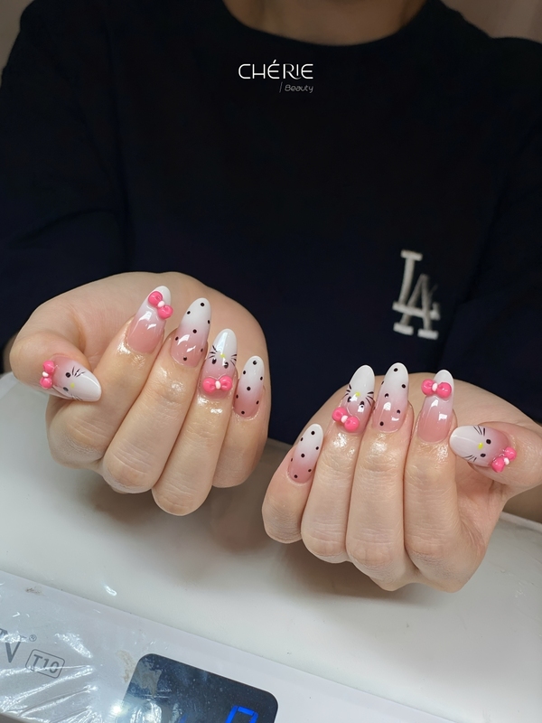 Cherie Nail & Beauty gel polish set, nail in District 3