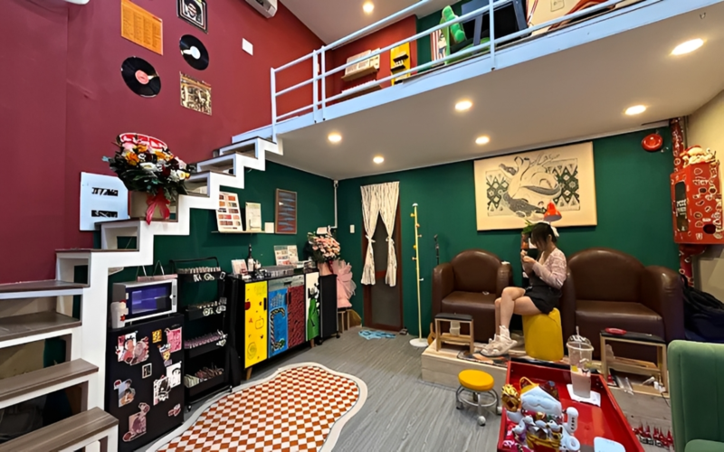 Sobek Nail Studio minimalist space, salon nail District 1